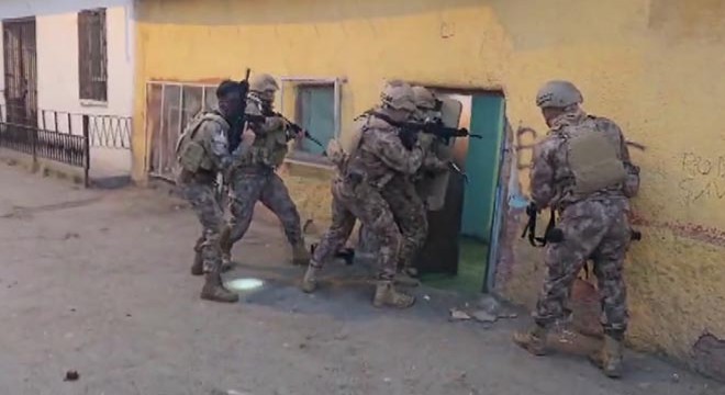 Sosyal medyada silahlı paylaşım yapanlara operasyon: 23 gözaltı