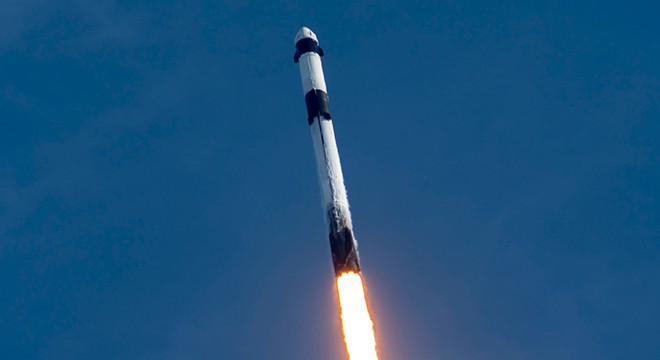 Space X'a ait Falcon 9 roketi fırlatıldı