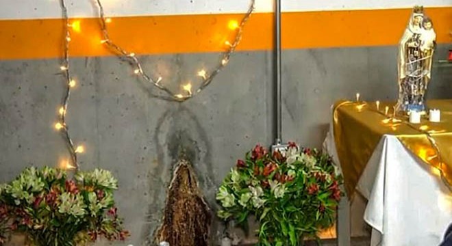 Su izinin oluşturduğu Meryem Ana silüetine yoğun ilgi