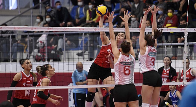 Sultanlar, lider Karşıkayı'yı yendi