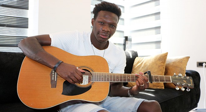 Süper Lig'in müzisyen futbolcusu Fabrice N'Sakala