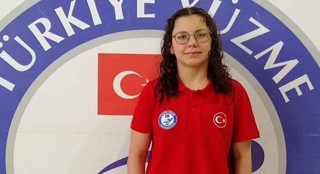 Süpürgeci, Yüzme Milli Takımı adına yarıştı