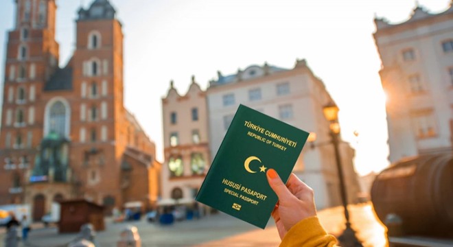 TBMM'ye sunuldu: İki meslek grubuna yeşil pasaport