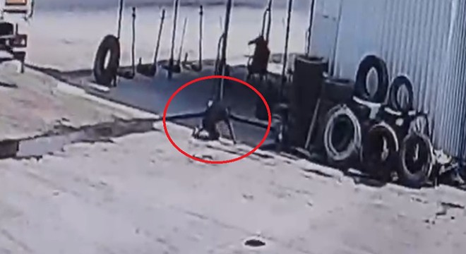 TIR'ın altında kalan 16 yaşındaki işçi öldü