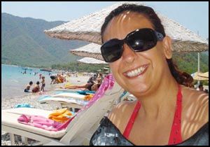 Başına trafik lambası düşen turizmci öldü