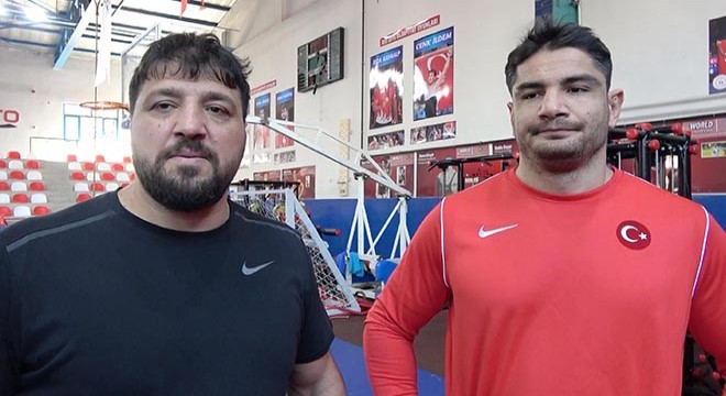 Taha Akgül’ün partneri başpehlivan Recep Kara