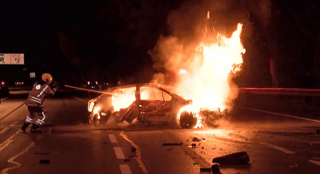 Takla atan otomobil alev aldı: 5 yaralı