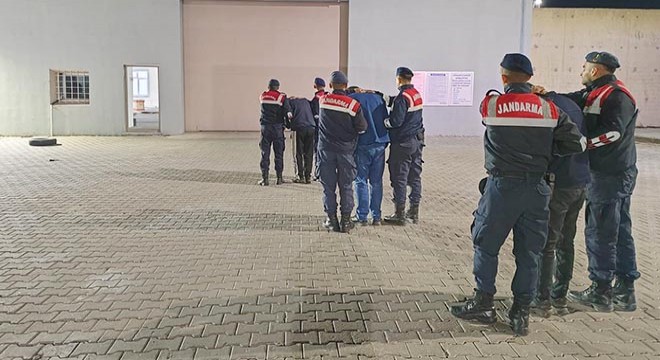 Tamir için eve çağırıp, 1 milyon liralık senet imzalattılar