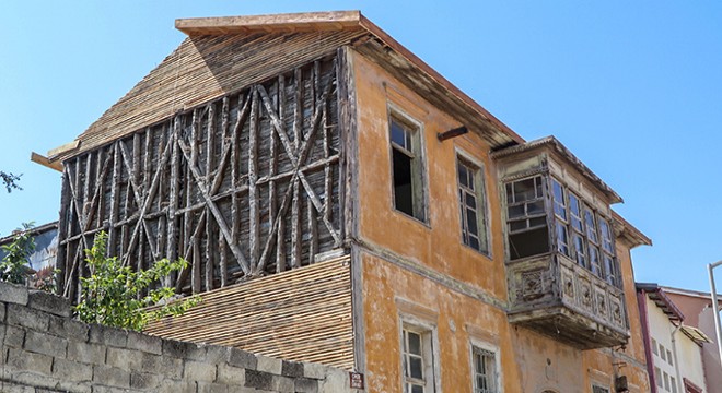 Tarihi konak restore ediliyor