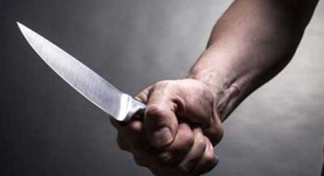 Tartıştığı eşini bıçakla ağır yaraladı