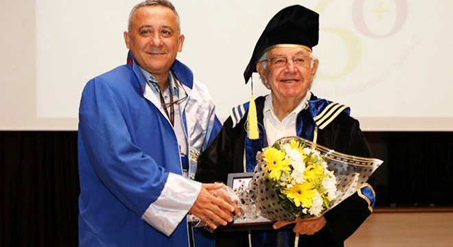 Tazelenme Üniversitesi'nde duygulandıran ilk mezuniyet