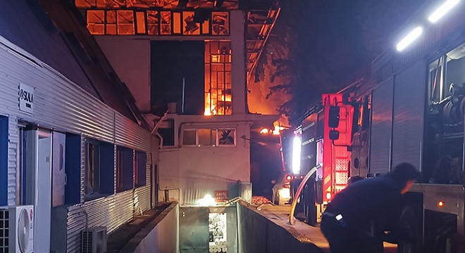 Tekstil fabrikasında korkutan yangın