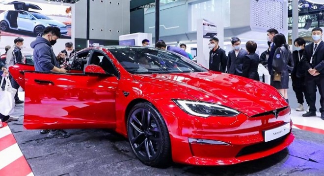 Tesla'nın indirim dalgası devam ediyor