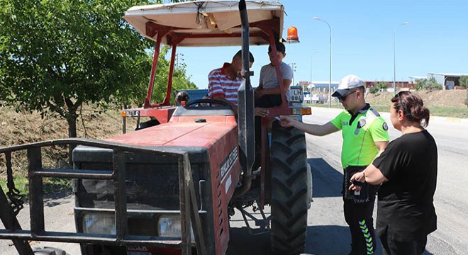 Traktör sürücülerine bayram trafiği uyarısı