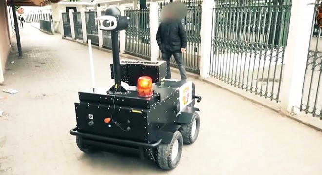 Tunus'ta sokağa çıkma yasağı kontrolü robotlara emanet