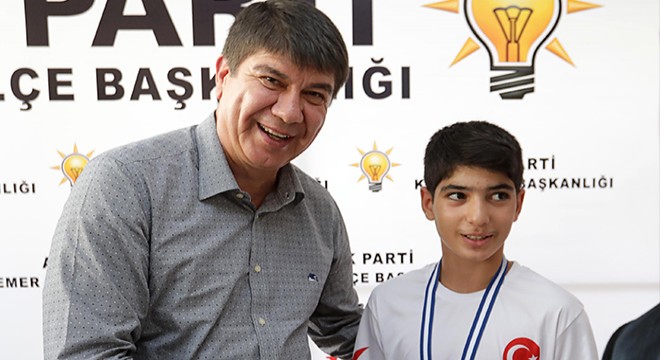 Türel'den başarılı sporcuya hediye