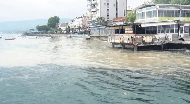 Turistik körfez müsilajla kaplandı