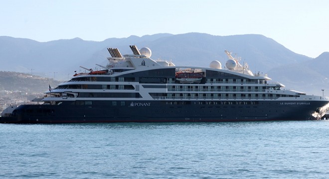 Turistler kruvaziyerle Antalya'ya geldi