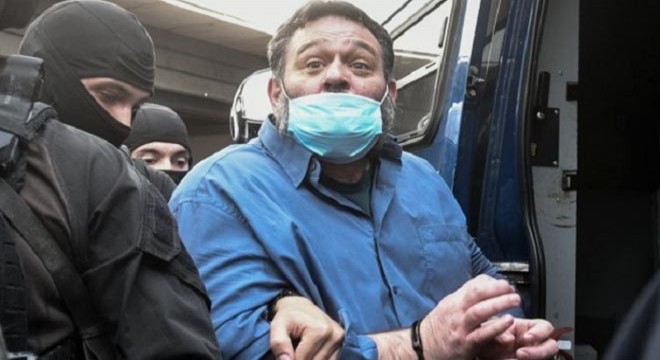 Türk bayrağını yırtan ırkçı vekil Lagos Atina'ya iade edildi