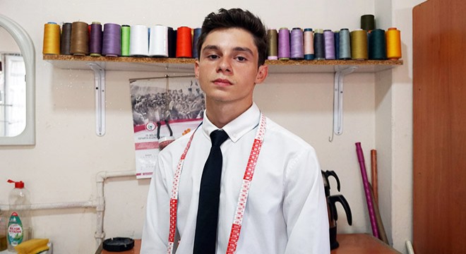 Türkiye'de 'Yılın Çırağı', Isparta'dan terzi Emre Gülşen