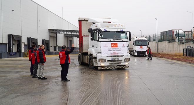 Türkiye'den Suriye'ye 75 bin yardım kolisi