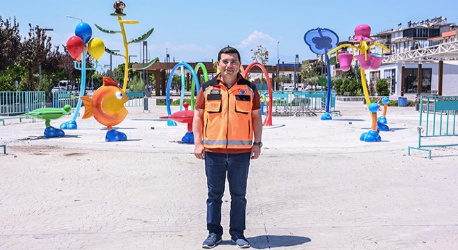 Tütüncü'den çocuklara Antalya'da su oyun parkı