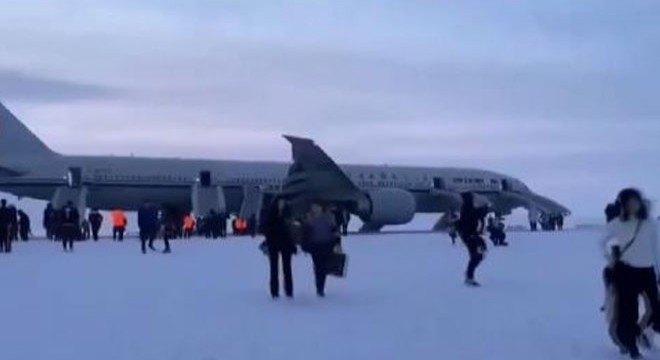 Uçak 'yanlış ikaz' sonrası zorunlu iniş yaptı