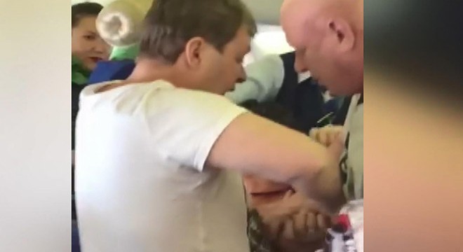 Uçakta alkollü yolcuya 'bantlı' çözüm