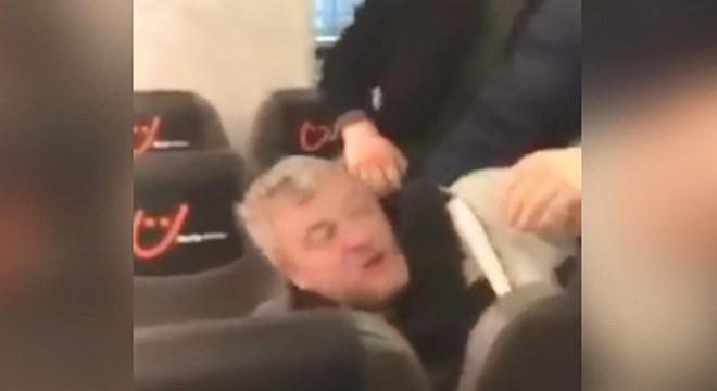 Uçakta alkollü yolcuya meydan dayağı