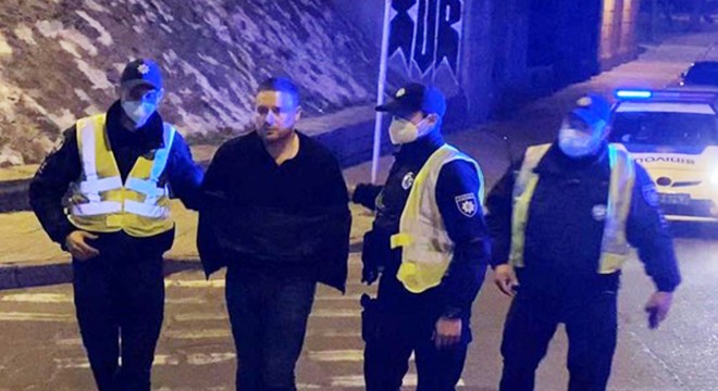 Ukrayna'da sarhoş belediye başkan yardımcısı polise saldırdı