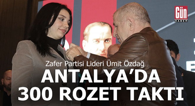 Ümit Özdağ Antalya'da 300 rozet taktı