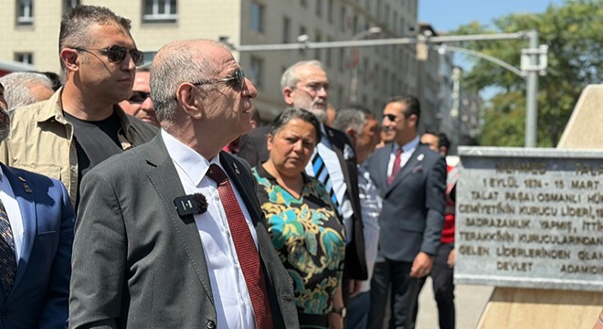 Ümit Özdağ'dan 'Talat Paşa Anıtı'na ziyaret