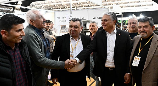 Ümit Uysal, Arıcılık ve Arı Ürünleri Fuarı'nı zeyaret etti