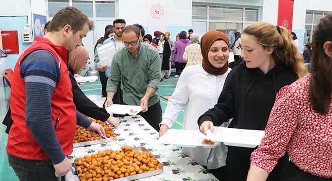 Üniversite öğrencileri iftarda buluştu