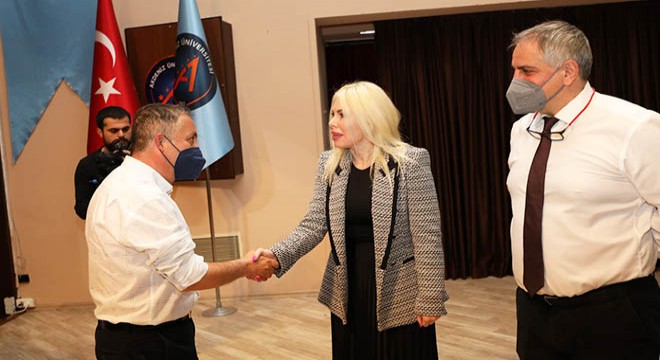Üniversitede bayramlaşma sevinci