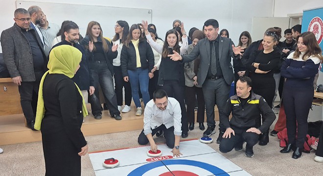 Üniversitede floor curling tanıtımı