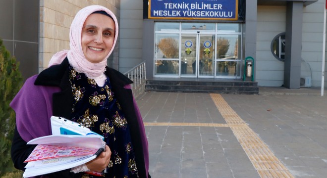 Üniversiteyi 51 yaşında kazanıp, gazeteci oldu