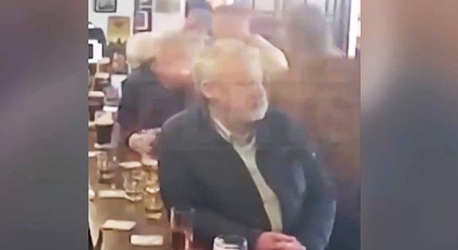 Ünlü dövüşçü, verdiği içkiyi reddeden yaşlı adamı yumrukladı