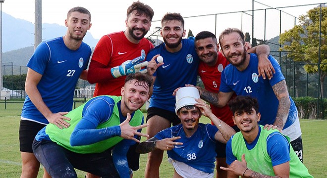 Unlu ve yumurtalı doğum günü sürprizi