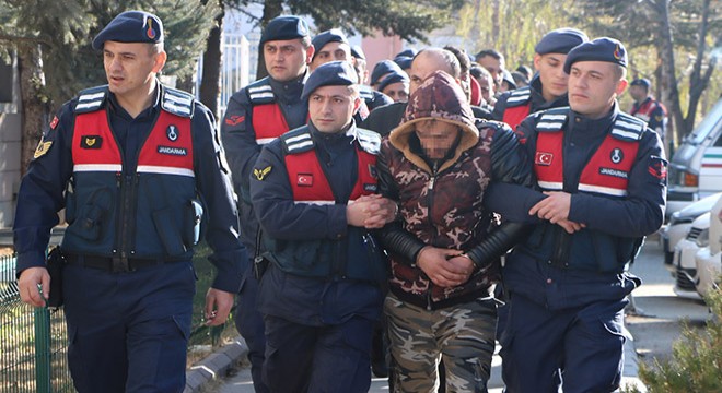 Uyuşturucu operasyonunun 25 şüphelisi adliyede