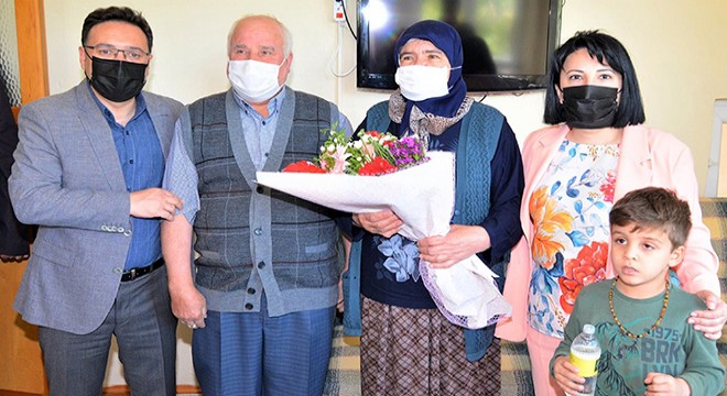 Vali Çiçek'ten annelere ziyaret