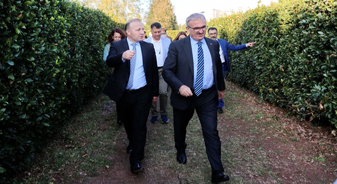 Vali Karaloğlu, AÜ Botanik Bahçesi'ni gezdi
