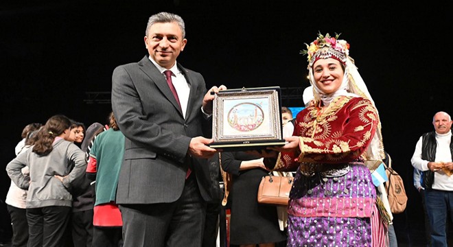 Vali Şahin: Gençler, Türkiye'nin ikinci yüzyılına sizlerle yürüyeceğiz