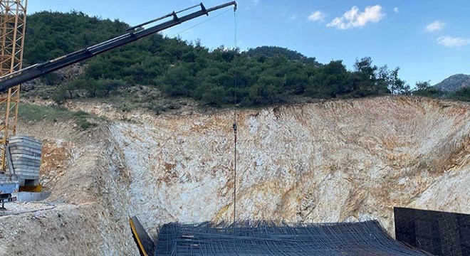 Viyadük inşaatında demir çöktü: 9 yaralı
