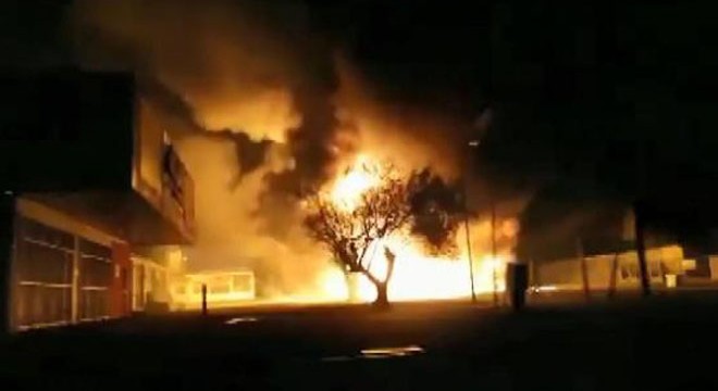 Yakıt taşıyan tanker patladı: 3 yaralı