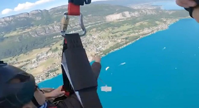 Yamaç paraşütü yapan kadın 11 bin TL'lik telefondan oldu