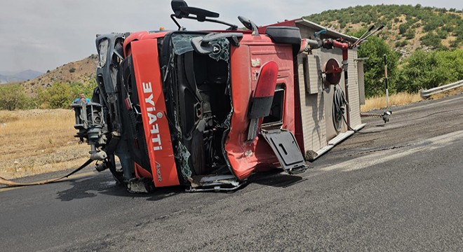 Yangına giden itfaiye aracı devrildi: 1’i ağır, 3 yaralı