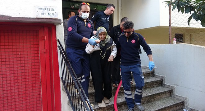 Yangında mahsur kalan komşuları için gözyaşı döktü