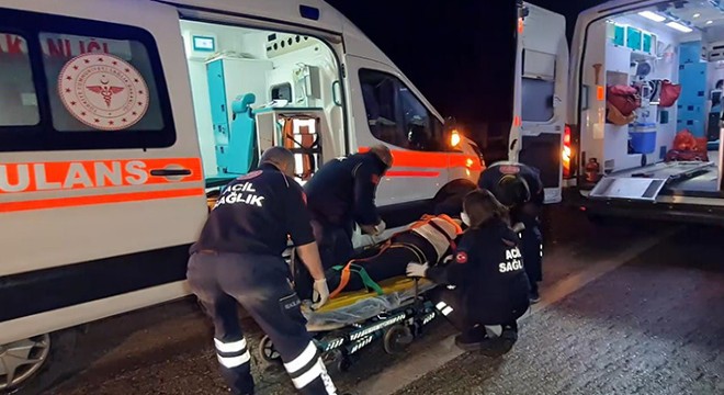 Yaralılara müdahale eden sağlıkçılara otomobil çarptı; 10 yaralı