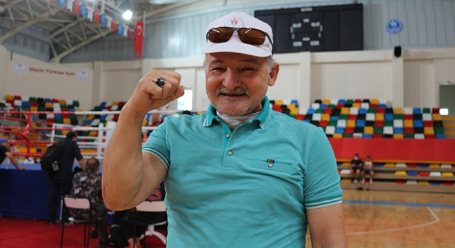 Yarım asırdır gençlere boks öğretiyor